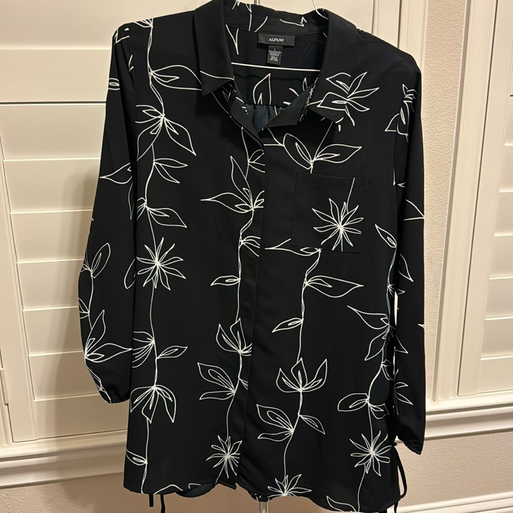Alfani floral blouse Size L. 100% polyester. Long sleeve. Like new.